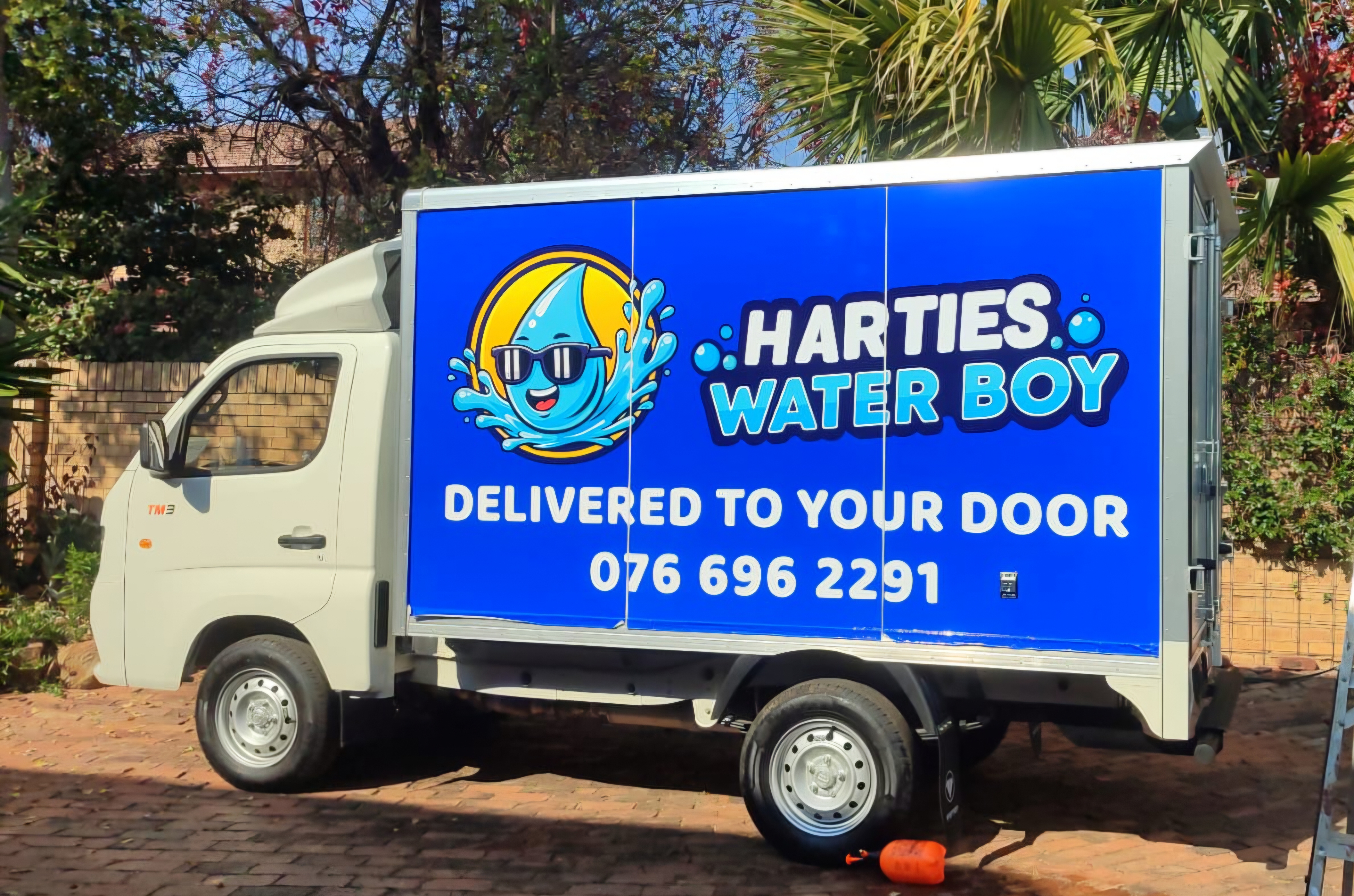Vibrant event banner on large format eco-solvent printer